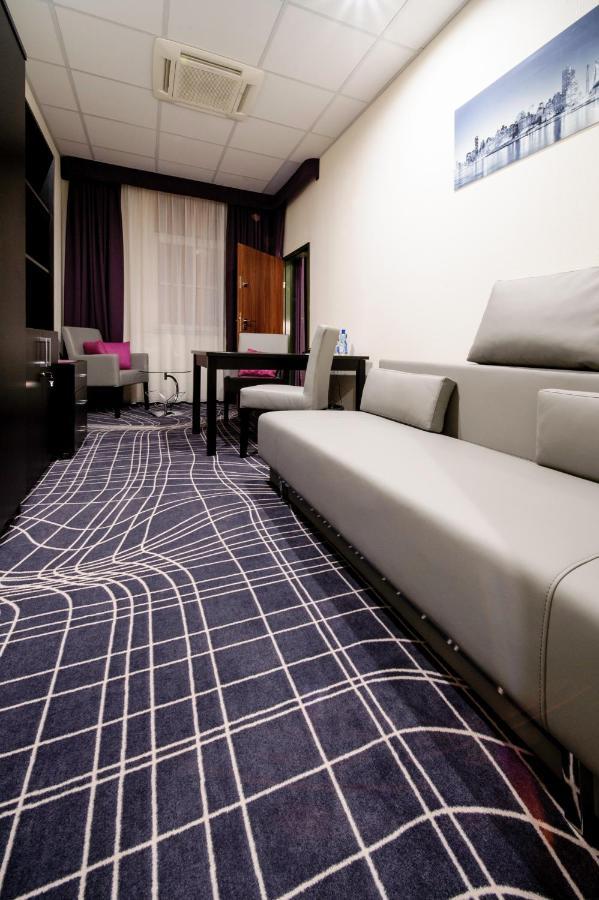 Sky Business Hotel レグニツァ エクステリア 写真